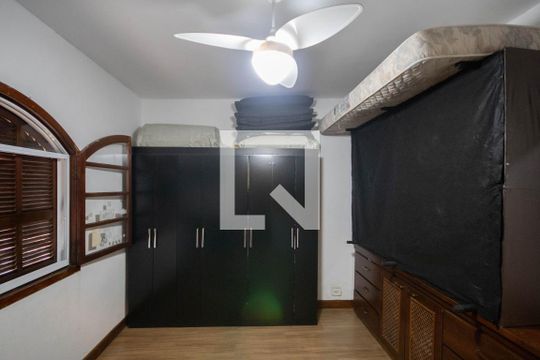 Suíte 2 de casa à venda com 6 quartos, 147m² em Vila Nilo, São Paulo
