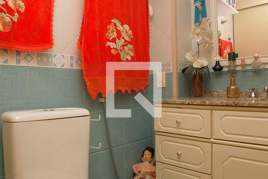 Banheiro 1 de apartamento para alugar com 3 quartos, 127m² em Floresta, Porto Alegre