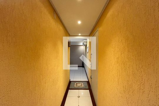 Corredor de apartamento à venda com 2 quartos, 71m² em Floresta, Porto Alegre
