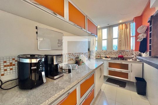 Cozinha de apartamento à venda com 2 quartos, 71m² em Floresta, Porto Alegre