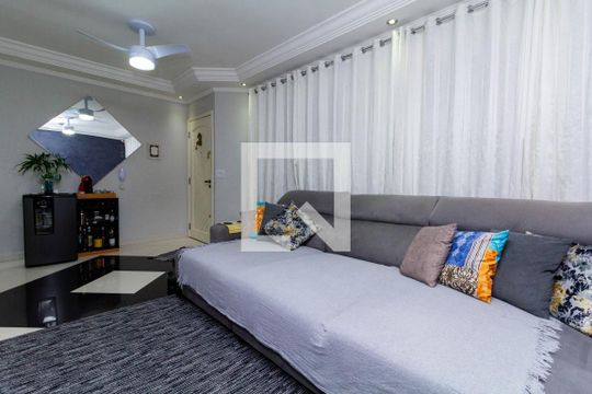 Sala de casa de condomínio à venda com 3 quartos, 130m² em Chácara Seis de Outubro, São Paulo