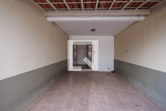 Garagem de casa para alugar com 3 quartos, 240m² em Centro, Taubaté