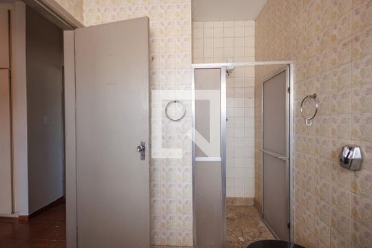 Banheiro Suíte de casa para alugar com 3 quartos, 240m² em Centro, Taubaté