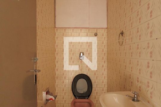 Lavabo térreo de casa para alugar com 3 quartos, 240m² em Centro, Taubaté