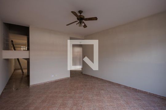 Sala de casa para alugar com 3 quartos, 240m² em Centro, Taubaté