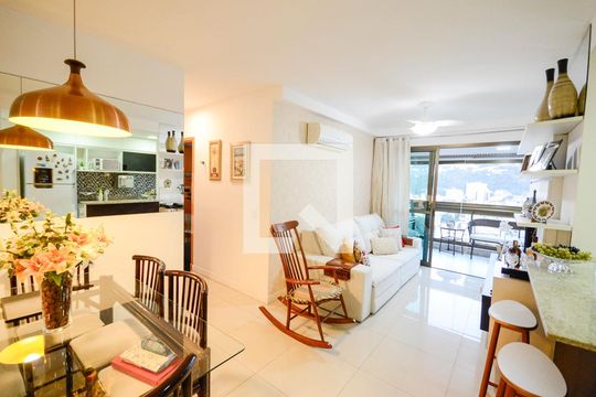 Sala de apartamento à venda com 2 quartos, 68m² em Tijuca, Rio de Janeiro