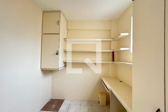 Quarto de Serviço de apartamento para alugar com 2 quartos, 90m² em Acupe, Salvador