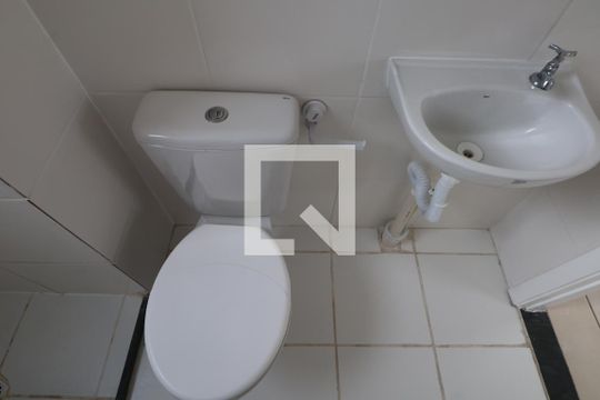 Banheiro de apartamento à venda com 2 quartos, 41m² em Mato Grande, Canoas