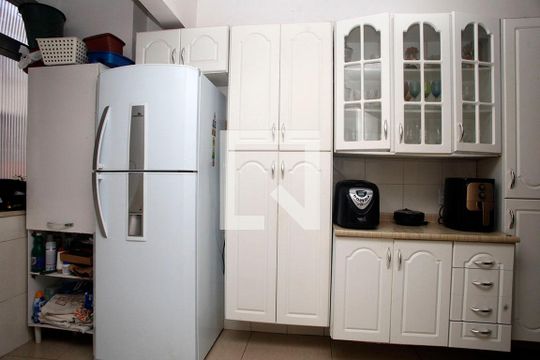 Cozinha de apartamento à venda com 3 quartos, 78m² em Centro Histórico, Porto Alegre