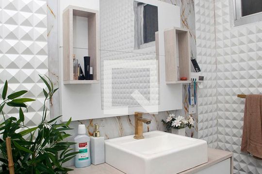 Banheiro de apartamento à venda com 3 quartos, 78m² em Centro Histórico, Porto Alegre