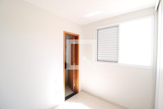 Suíte de apartamento para alugar com 2 quartos, 68m² em Segismundo Pereira, Uberlândia