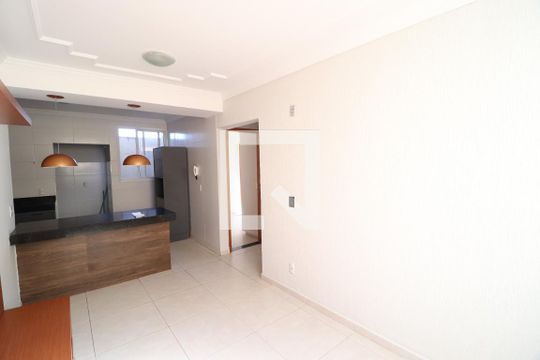 Sala de apartamento para alugar com 2 quartos, 68m² em Segismundo Pereira, Uberlândia