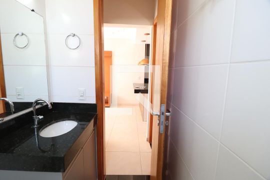 Banheiro Social de apartamento para alugar com 2 quartos, 68m² em Segismundo Pereira, Uberlândia