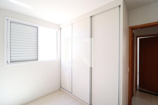 Suíte de apartamento para alugar com 2 quartos, 68m² em Segismundo Pereira, Uberlândia
