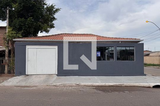 Fachada plaquinha de casa à venda com 2 quartos, 140m² em Santos Dumont, São Leopoldo