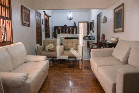 Sala de casa à venda com 4 quartos, 300m² em Santo Antônio, Belo Horizonte