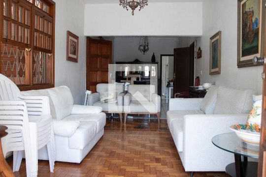 Casa à venda com 4 quartos, 300m² em Santo Antônio, Belo Horizonte
