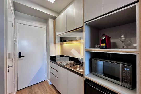 Cozinha de kitnet/studio para alugar com 0 quarto, 19m² em Jardim das Acacias, São Paulo