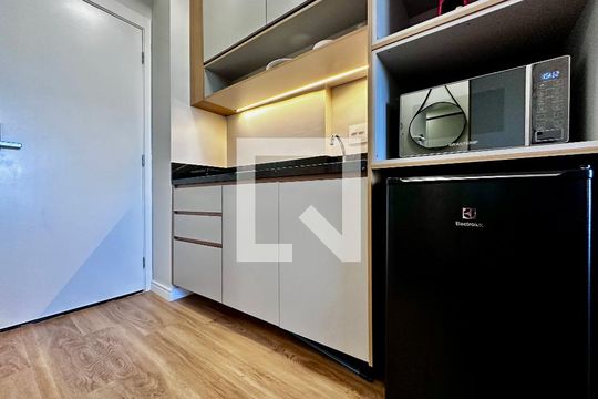 Cozinha de kitnet/studio para alugar com 0 quarto, 19m² em Jardim das Acacias, São Paulo