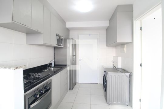 Cozinha de apartamento para alugar com 1 quarto, 27m² em Jardim Cidalia, São Paulo