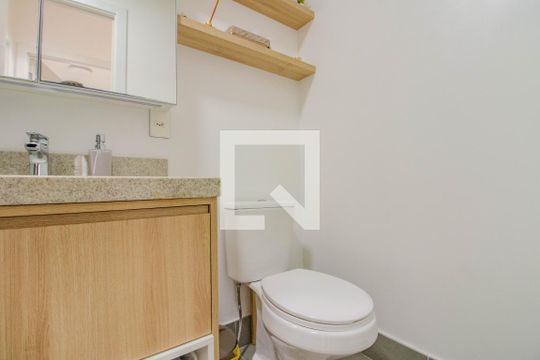 Banheiro Social de apartamento à venda com 2 quartos, 62m² em Navegantes, Porto Alegre