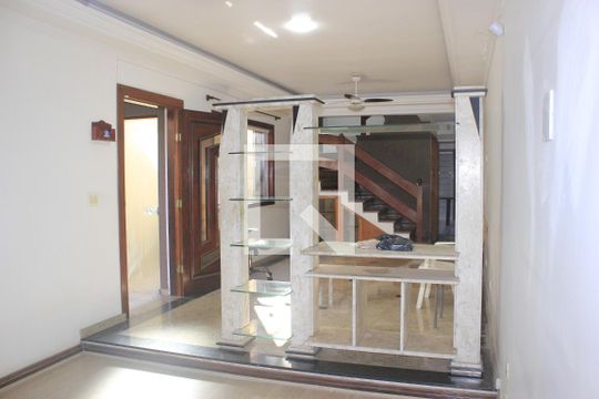 Sala de casa para alugar com 3 quartos, 213m² em Jardim Bom Clima, Guarulhos
