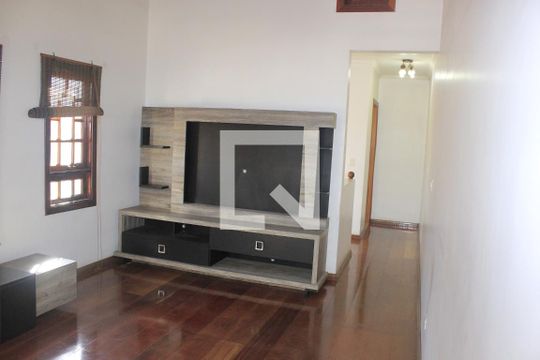 Sótão de casa para alugar com 3 quartos, 213m² em Jardim Bom Clima, Guarulhos