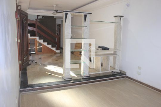 Sala de casa para alugar com 3 quartos, 213m² em Jardim Bom Clima, Guarulhos