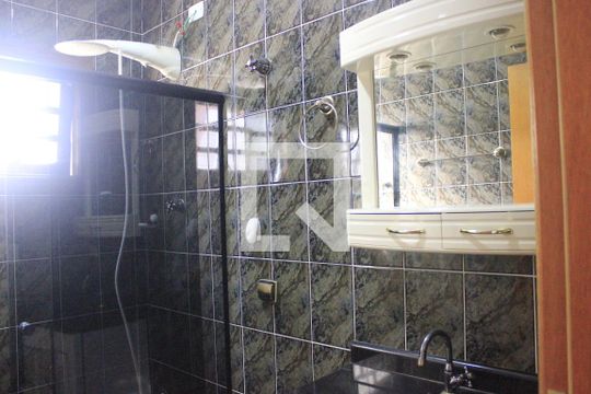 Banheiro da Suíte de casa para alugar com 3 quartos, 213m² em Jardim Bom Clima, Guarulhos