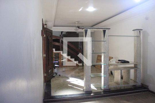 Sala de casa para alugar com 3 quartos, 213m² em Jardim Bom Clima, Guarulhos