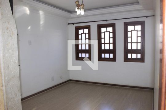 Casa para alugar com 3 quartos, 213m² em Jardim Bom Clima, Guarulhos