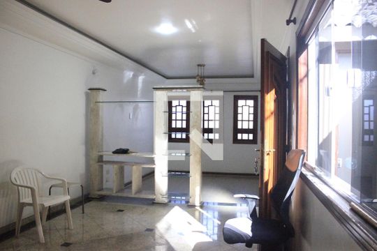 Sala de casa para alugar com 3 quartos, 213m² em Jardim Bom Clima, Guarulhos