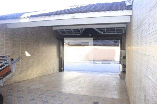 Garagem de casa para alugar com 3 quartos, 213m² em Jardim Bom Clima, Guarulhos