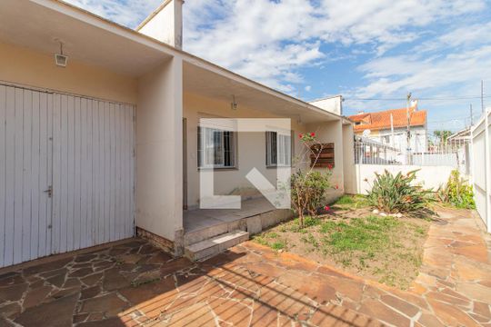 Fachada de casa à venda com 3 quartos, 210m² em Guarujá, Porto Alegre