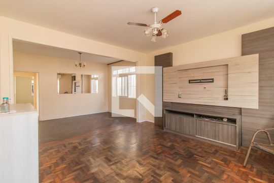 Sala de casa à venda com 3 quartos, 210m² em Guarujá, Porto Alegre