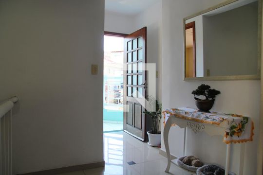 Hall da escada de casa à venda com 3 quartos, 241m² em Jardim Luciara, Guarulhos