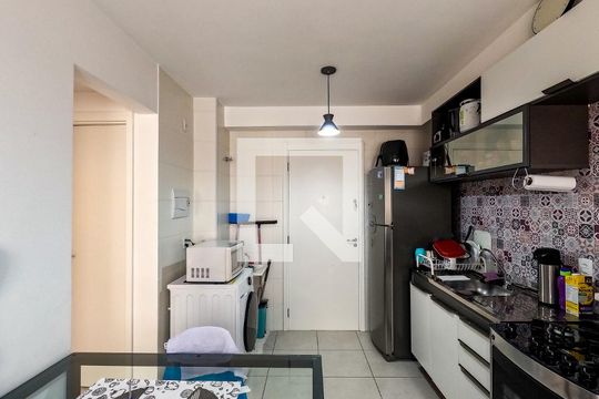 Cozinha de apartamento para alugar com 2 quartos, 33m² em Piqueri, São Paulo