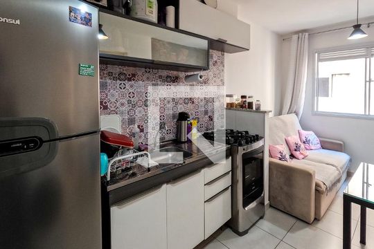 Cozinha de apartamento para alugar com 2 quartos, 33m² em Piqueri, São Paulo