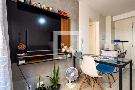 Sala de apartamento para alugar com 2 quartos, 33m² em Piqueri, São Paulo