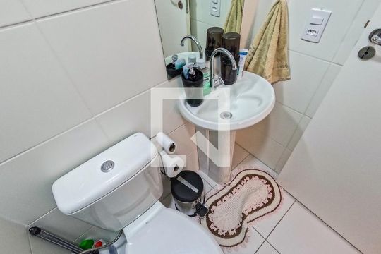 Banheiro Social de apartamento para alugar com 2 quartos, 33m² em Piqueri, São Paulo