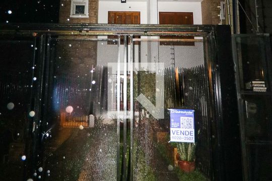 Fachada de casa à venda com 4 quartos, 200m² em Hípica, Porto Alegre