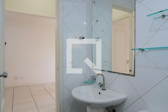 Banheiro Social de apartamento para alugar com 2 quartos, 52m² em Jardim Ubirajara, São Paulo