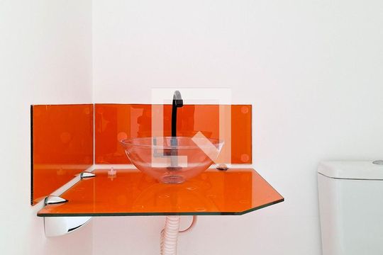 Lavabo de casa de condomínio para alugar com 1 quarto, 60m² em Piratininga, Niterói