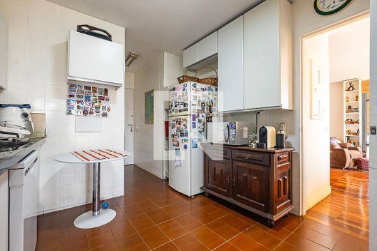 Cozinha de apartamento à venda com 3 quartos, 306m² em Sumaré, São Paulo