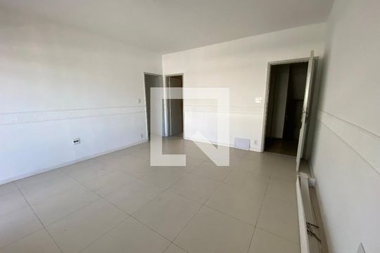 Sala de casa para alugar com 3 quartos, 73m² em Taquara, Rio de Janeiro