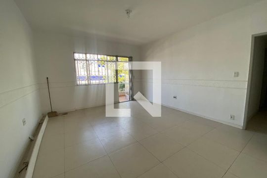 Sala de casa para alugar com 3 quartos, 73m² em Taquara, Rio de Janeiro