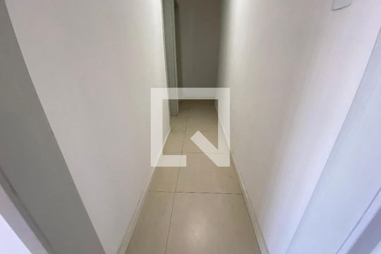 Corredor de casa para alugar com 3 quartos, 73m² em Taquara, Rio de Janeiro