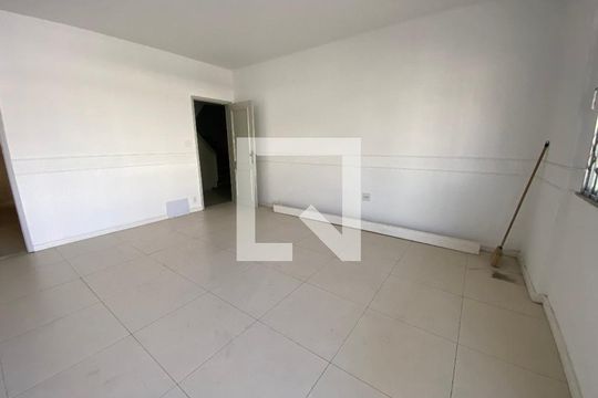 Sala de casa para alugar com 3 quartos, 73m² em Taquara, Rio de Janeiro