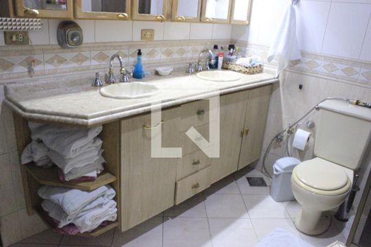 Banheiro da Suíte 4 de casa à venda com 4 quartos, 315m² em Vila Rosalia, Guarulhos