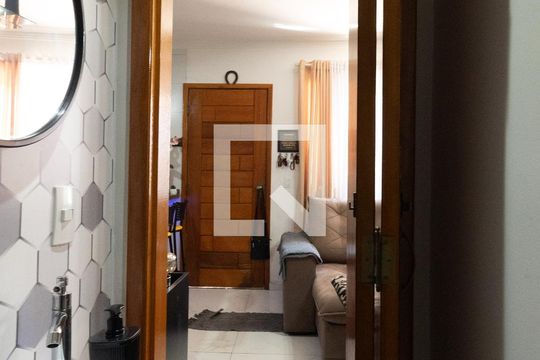 Lavabo de casa de condomínio para alugar com 2 quartos, 75m² em Itaquera, São Paulo